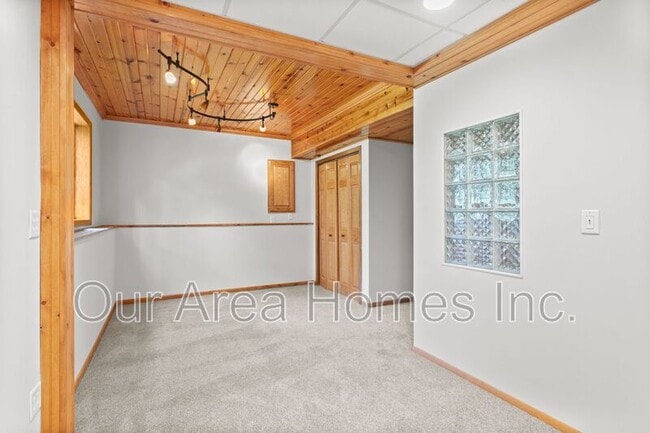 Building Photo - 16037 Oneida St NW