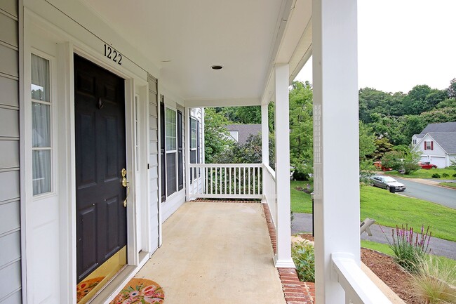 Building Photo - Pet-Friendly Raintree Home With Fenced Yard