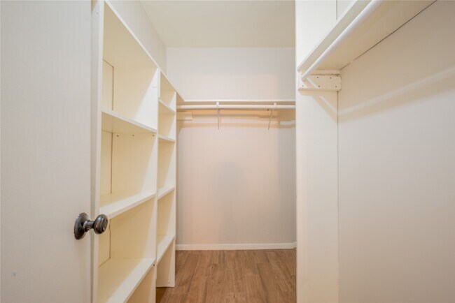 Building Photo - 9202 Benning Dr