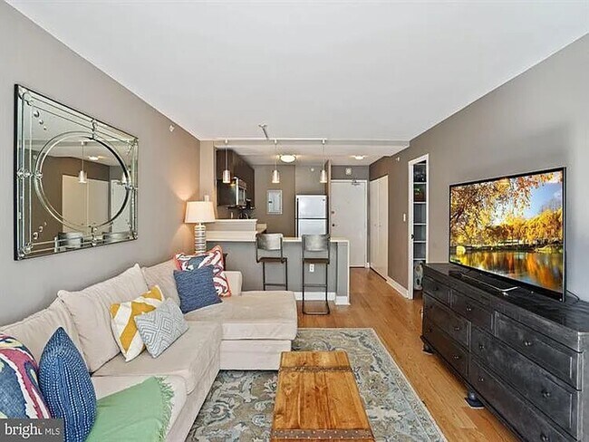 Building Photo - 1101 3rd St SW