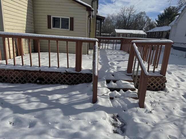 Building Photo - 610 Plum-