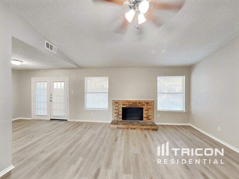 Building Photo - 2417 Highmont Dr