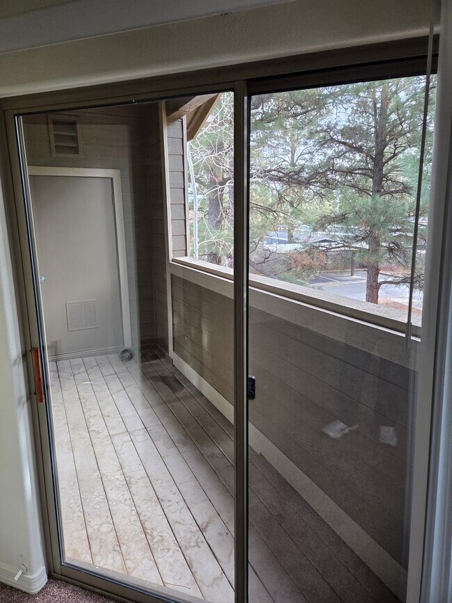 Building Photo - Spacious 2 Bed + 2 Bath Condo | 1,104 Sq Ft | Gas Fireplace | Private Balcony | Natural Light Filled