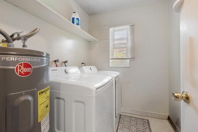 Building Photo - 306 18th Ave N