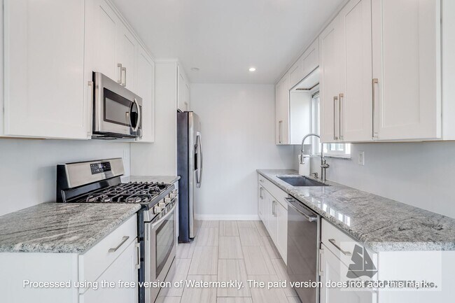 Building Photo - Lovely Condo on 2nd block in Downtown Hunt...