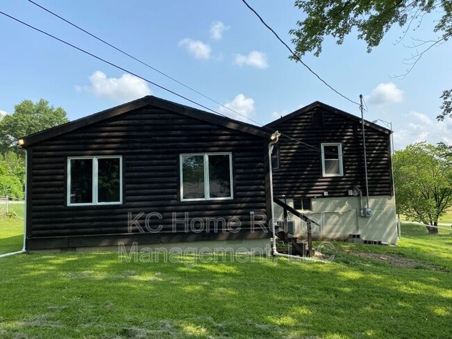 Building Photo - 1519 NE Englewood Rd