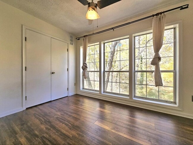 Building Photo - 7660 Willow Point Dr