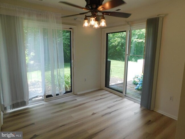Building Photo - 87A W Bluebell Ln