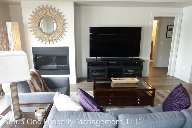 Building Photo - 3 br, 2.5 bath House - 611 S. 8th St. #402