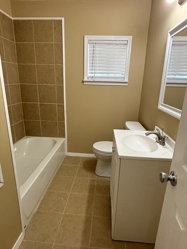 Building Photo - 5920 Windy Hill Cir S