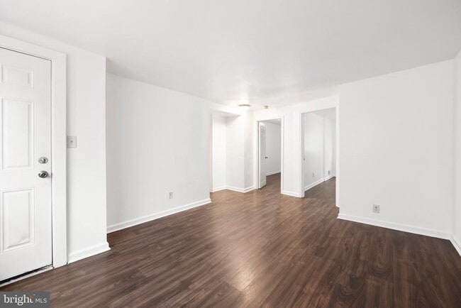 Building Photo - 3816 W Bay Ave