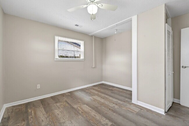 Building Photo - 2831 Hyannis Dr