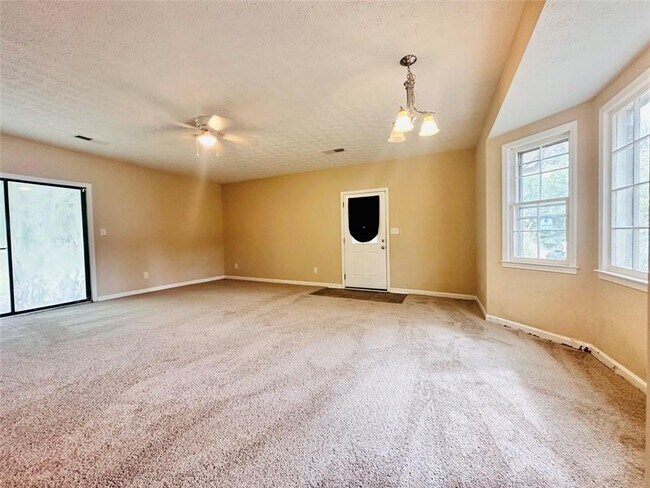 Building Photo - 6150 Mallory Rd
