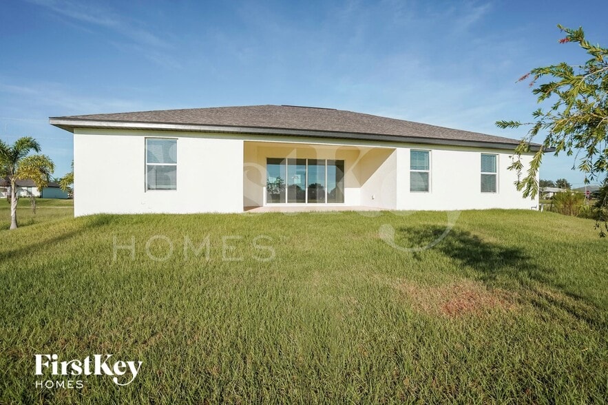 Building Photo - 1121 NW Juanita Pl