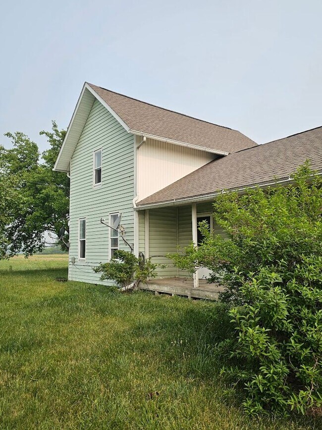 Building Photo - Three Bedroom One Bath House in the Country