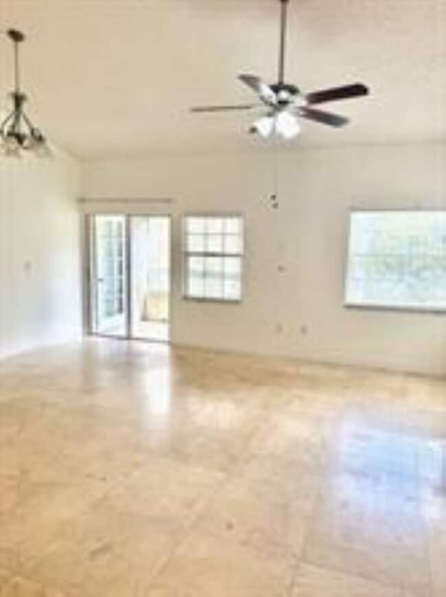 Building Photo - 2810 N Oakland Forest Dr