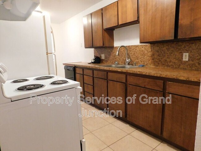 Building Photo - 3292 Lombardy Ln