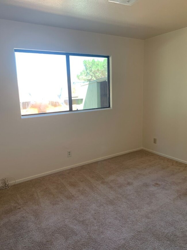 Building Photo - Nice 3 bedroom home in shandon on unpaved road