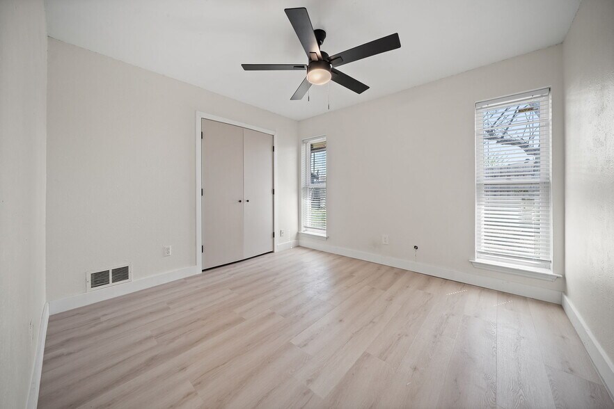 Building Photo - 9980 Brockbank Dr