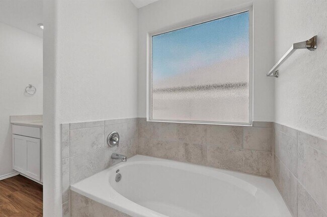 Building Photo - 107 Bear Oak St