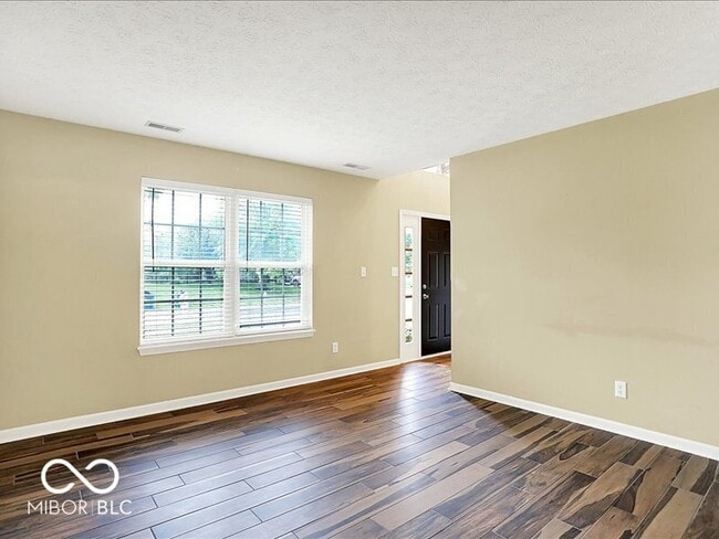 Building Photo - 7133 Silver Lake Dr