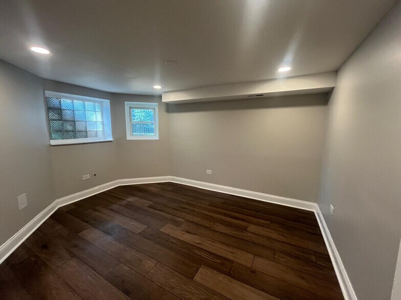 Bedroom - 4317 N Ashland Ave