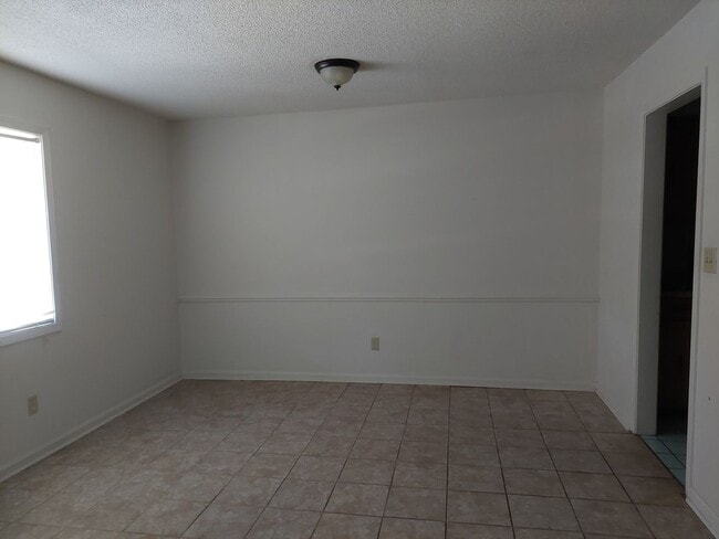 Building Photo - 1818 Sheffield Dr