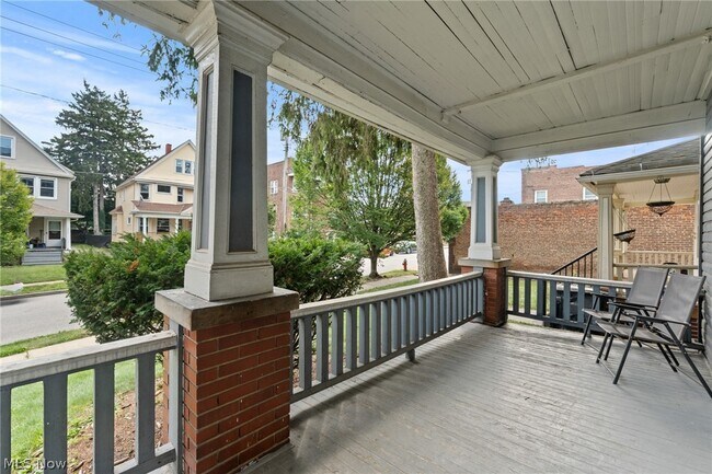 Building Photo - 1372 Bonnieview Ave