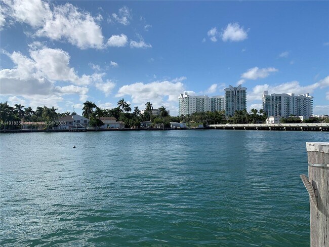 Building Photo - 1455 N Treasure Dr