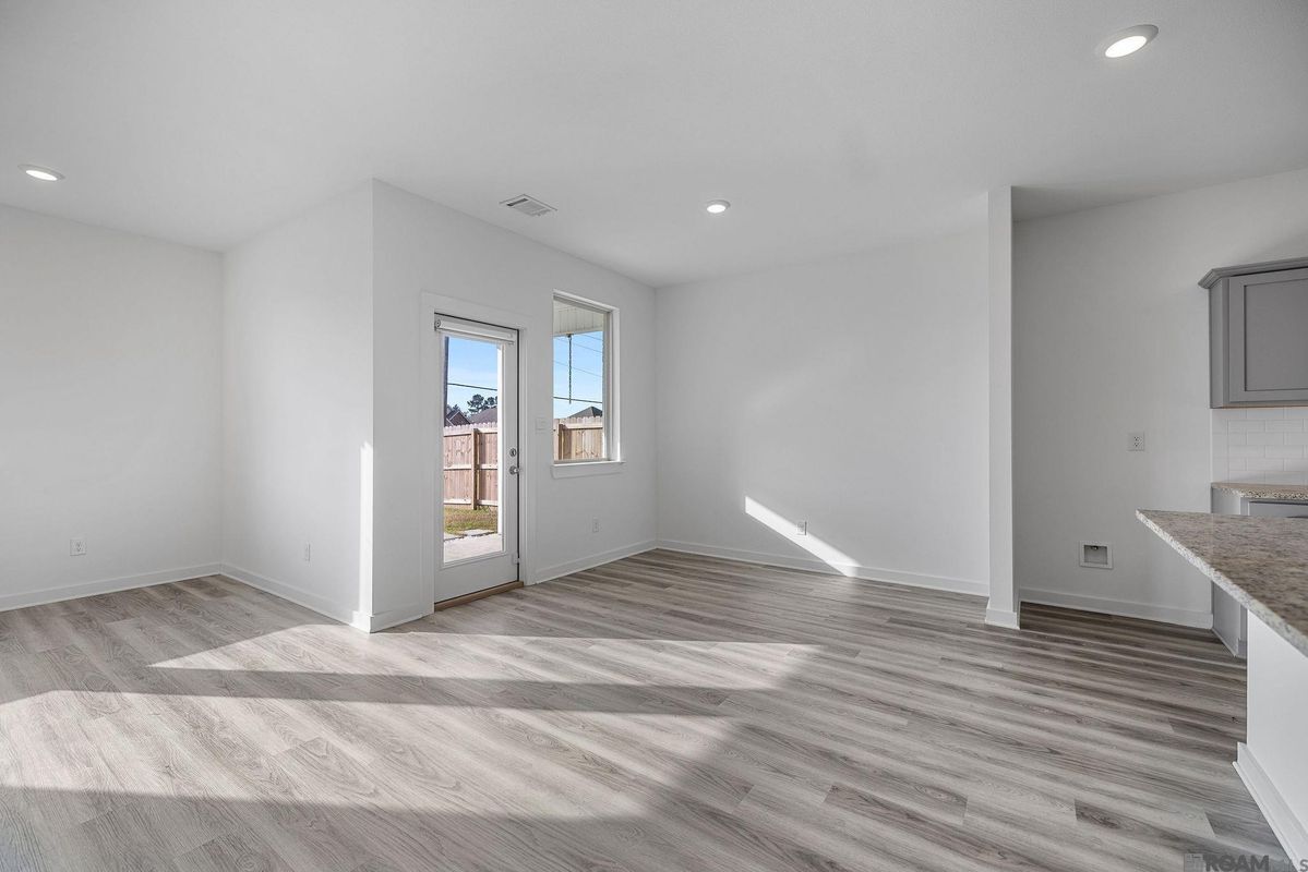 Building Photo - 12856 Silverbell Ave