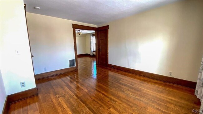 Building Photo - 400 Roberts Ave