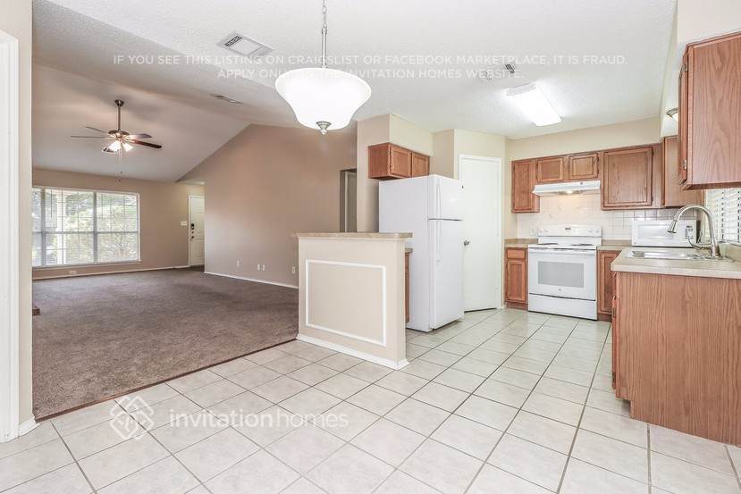 Building Photo - 4136 Hathaway Dr