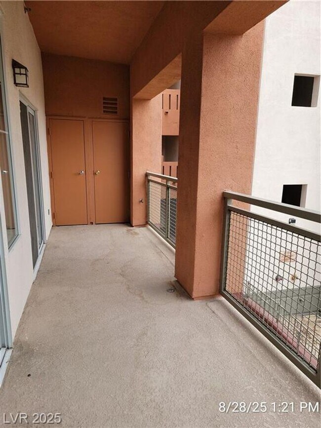 Building Photo - FABULOUS PARK AVENUE--MIDRISE LIVING!!