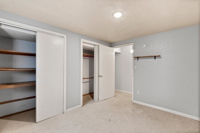 Building Photo - 3020 Avondale Dr