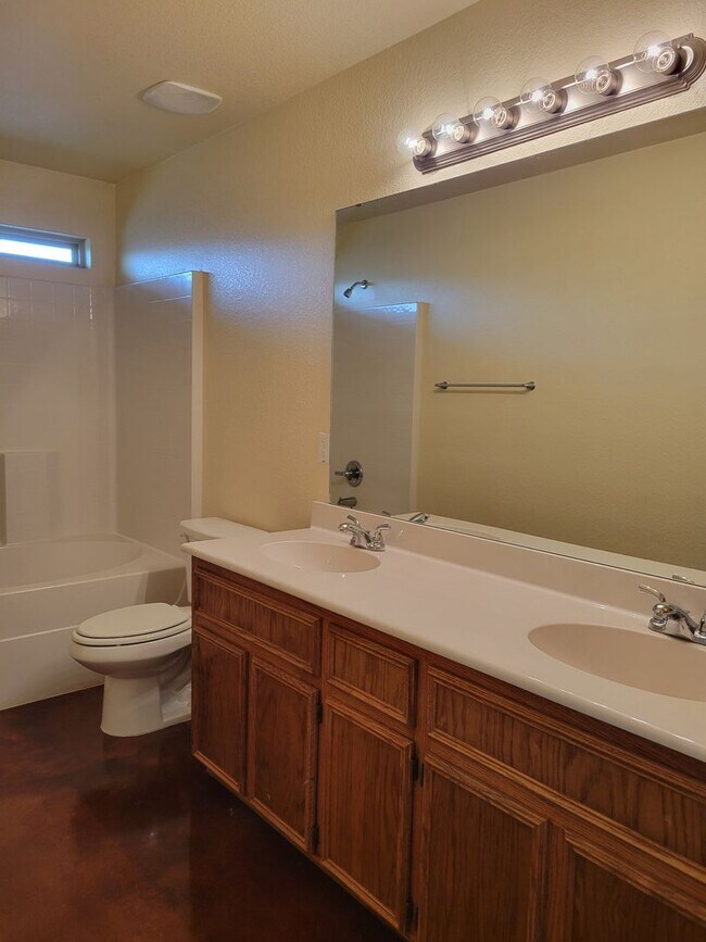 Building Photo - 207 Coby Dr