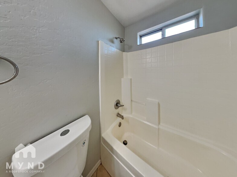 Building Photo - 14672 S Redondo Rd