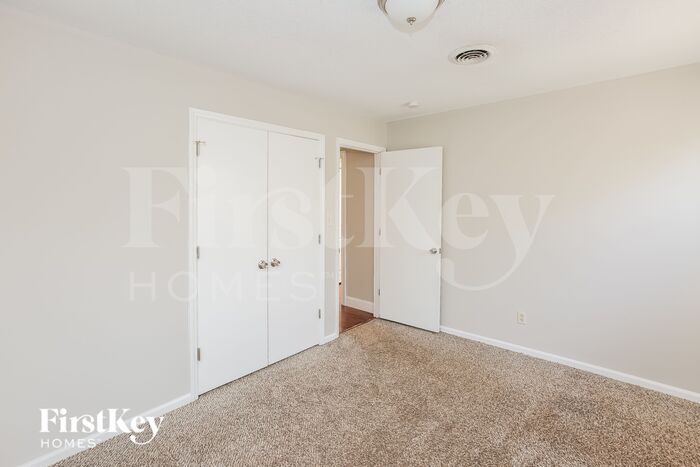 Building Photo - 2516 Tall Pines Ln