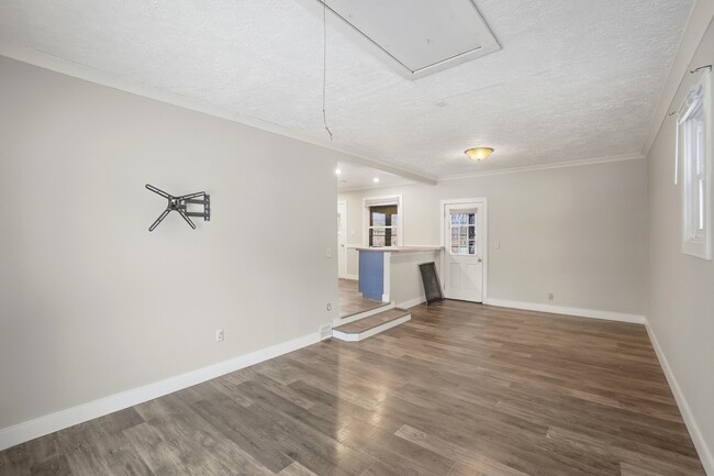 Building Photo - 946 N Westedge Dr