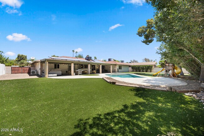 Building Photo - 5449 E Larkspur Dr