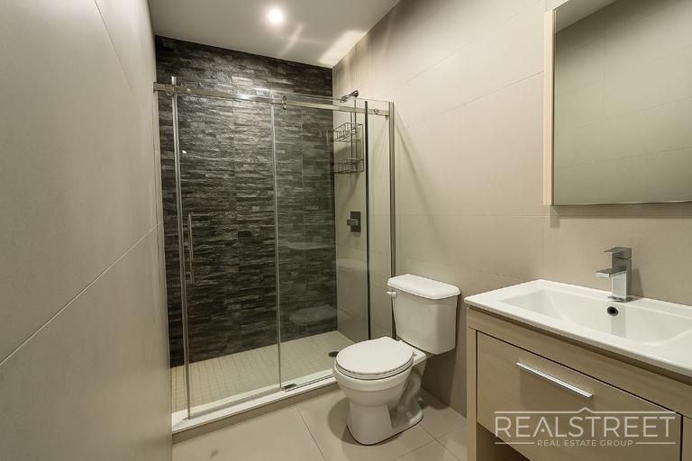 Building Photo - Stunning 1 Bed Near Prospect Park