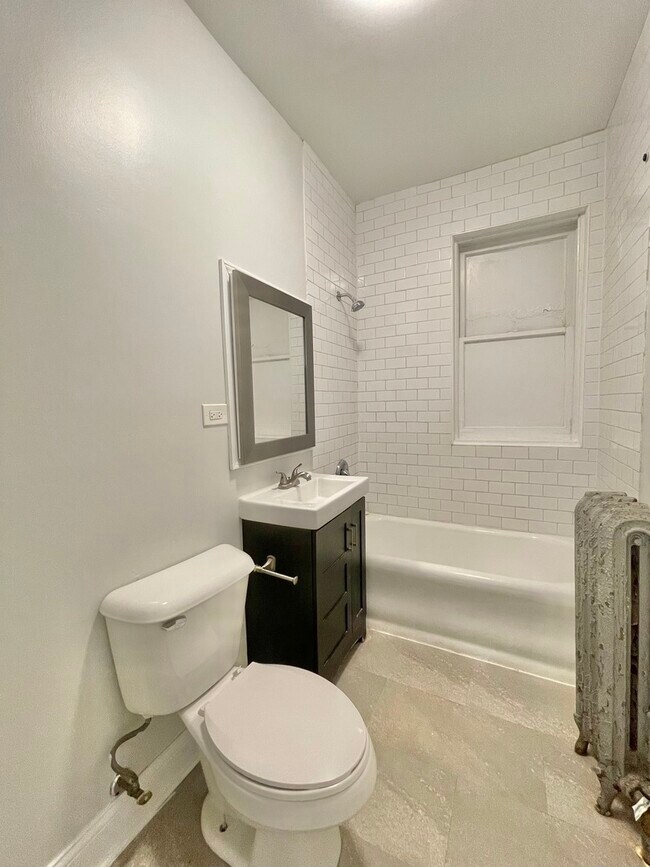 Building Photo - 5461 S Everett Ave