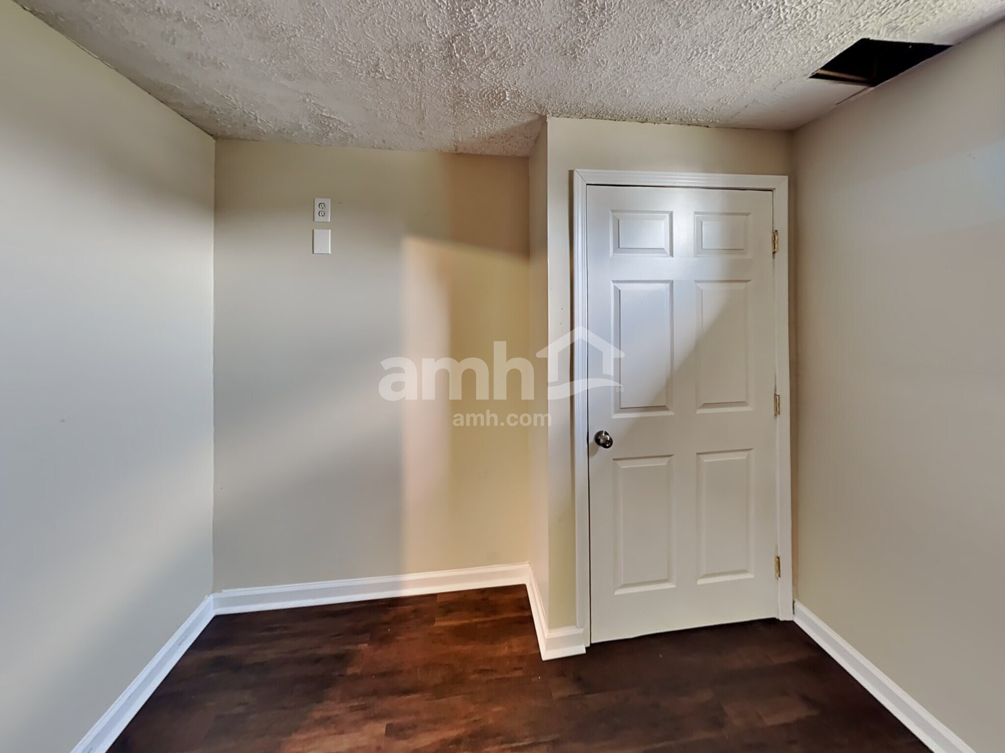 Building Photo - 7911 Butterfield Ln