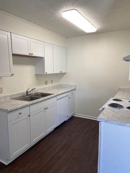 Building Photo - D'Iberville Apartments - Girasun