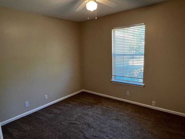Building Photo - 105 Baytree Ct