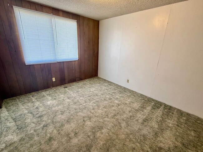 Building Photo - 3 Bedroom with Storage