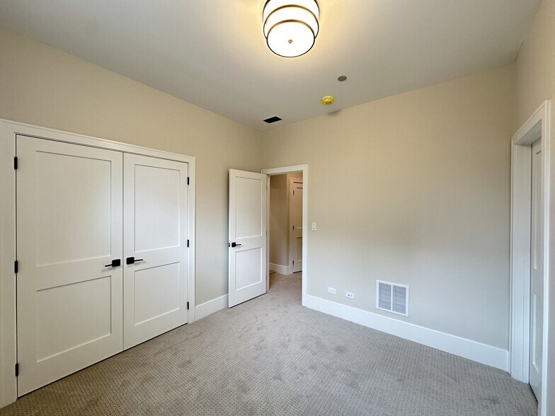 Building Photo - 1757 W Le Moyne St