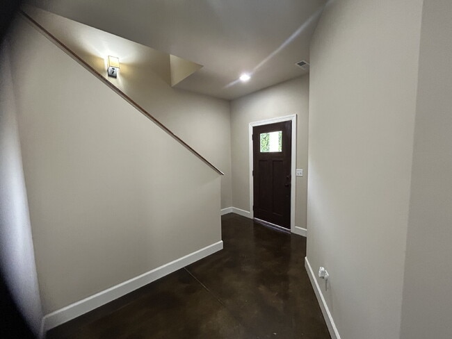 Building Photo - "Charming 3-Bed Condo in Cookeville with Granite Touches and Spacious Living!"