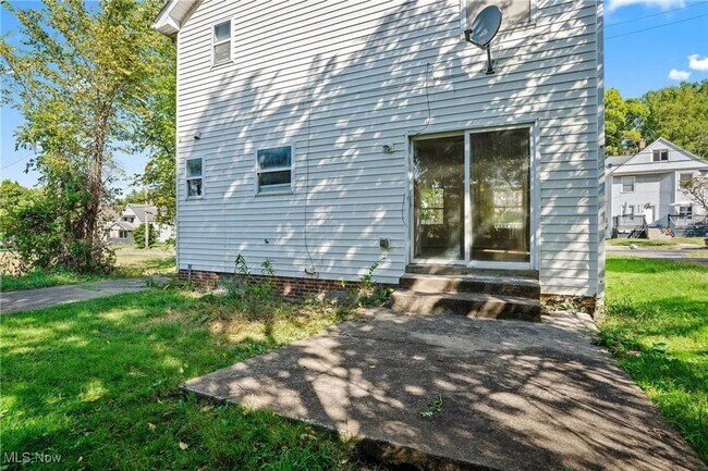 Building Photo - 3 BD/ 1.5BA Home for Rent- Cleveland- FIRST MONTH RENT 1/2 OFF!