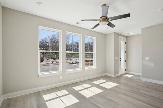 Building Photo - 361 Archwood Dr