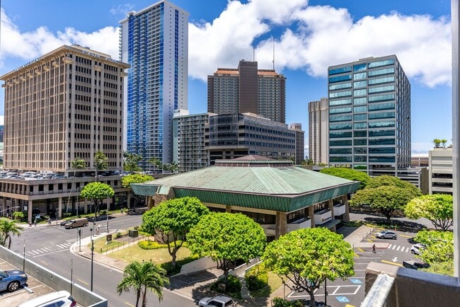 Building Photo - Coty Tower 703